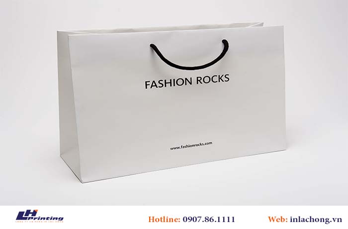 Mẫu túi giấy Thời trang<br/><p><a href="http://inlachong.vn/pr12-mau-tui-giay-thoi-trang.html"><span style="color:#3300ff">Túi giấy các Shop thời trang</span></a> được chú trọng vào việc thiết kế đảm bảo tính thẩm mỹ của sản phẩm Và làm nổi bật được thương hiệu theo đó nâng cao giá trị của sản phẩm.</p>
